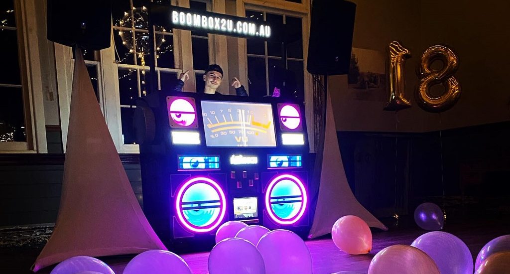 Dan Rawson's DJ Booth, in action